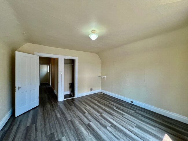 Building Photo - 323 Whiteriver Ave