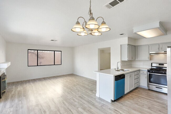 Building Photo - 3 Bed, 2.5 Bath Henderson Beauty