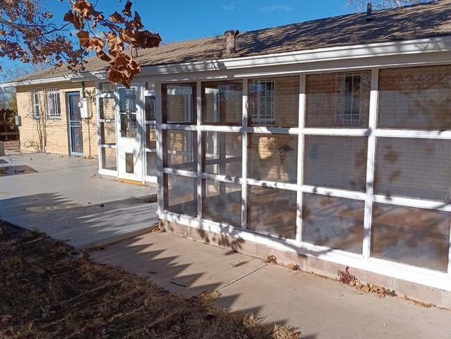 Building Photo - 3 Bedroom, 3 Bathroom Home! Schedule a Showing Soon!