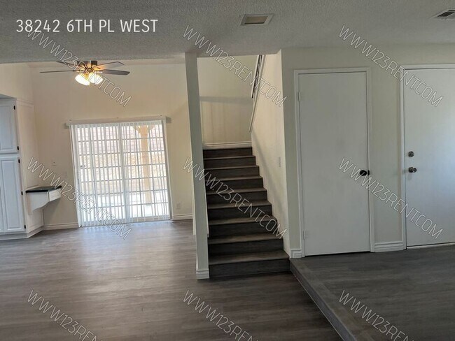 Building Photo - 38242 6th Pl W
