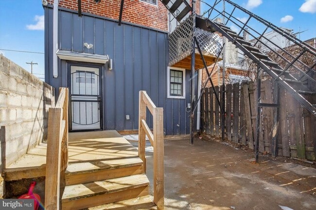 Building Photo - 2046 E Huntingdon St