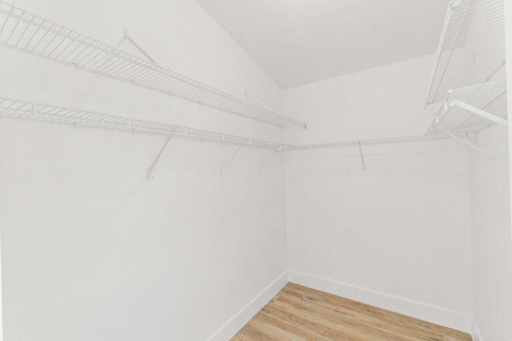 Building Photo - 6427 Park Lake Cir