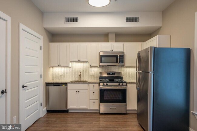 Building Photo - 29 E Gay St