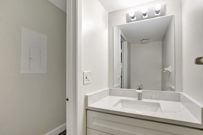 Building Photo - 9775 Riverside Dr