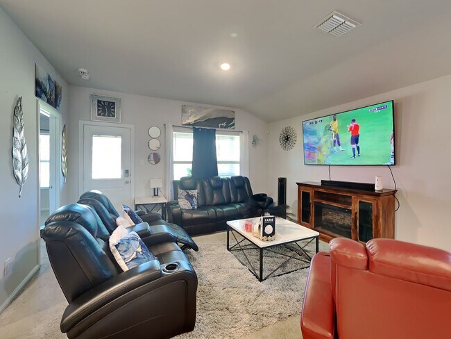 Building Photo - COMING SOON IN AZLE! 3 BEDROOM 2 BATHROOM ...