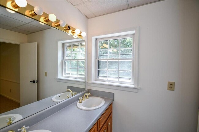 Building Photo - 17040 Birmingham Rd