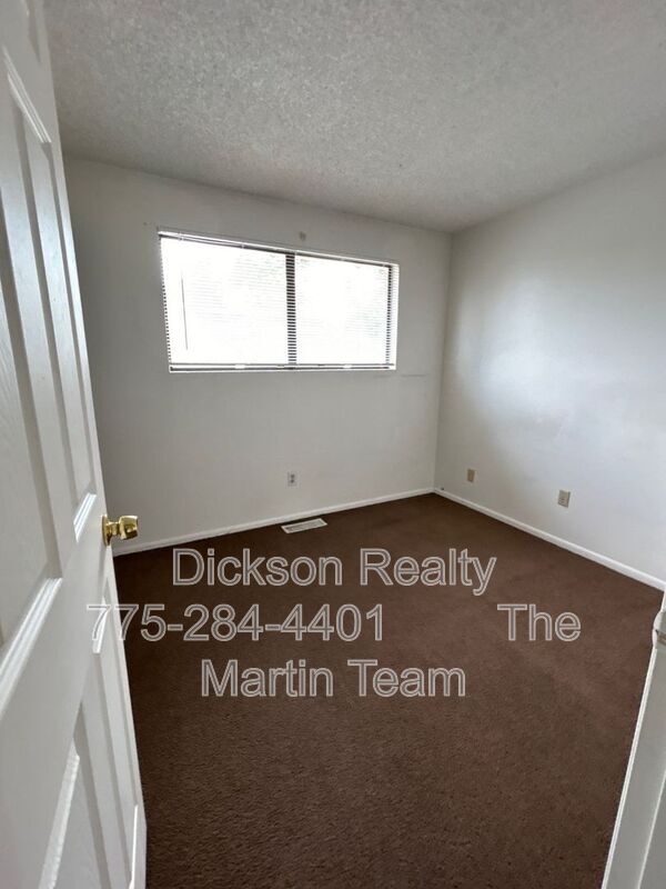 Building Photo - 306 E Quail St