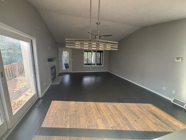 Building Photo - Beautiful 2-bedroom Condo