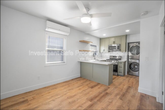 Building Photo - 3071 Hawthorn St