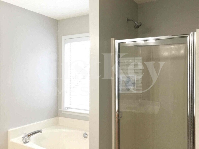 Building Photo - 8102 Kingston Dr