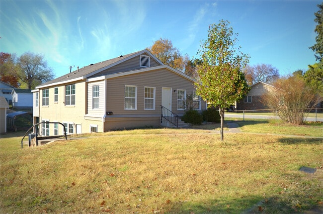 front from street - 720 N Lincoln Ave