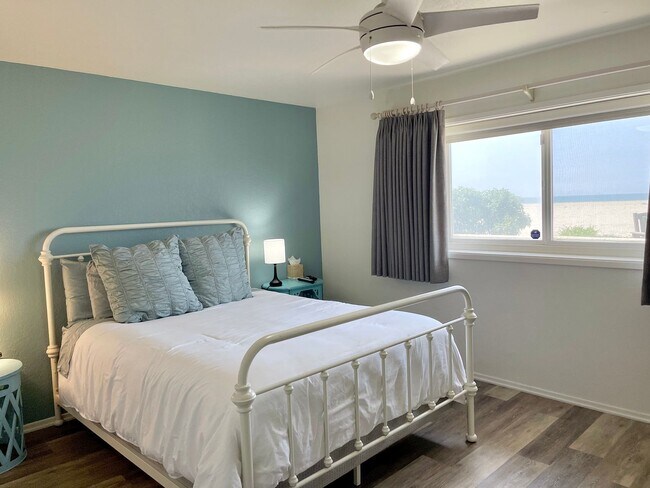 Building Photo - 4025 Ocean Dr