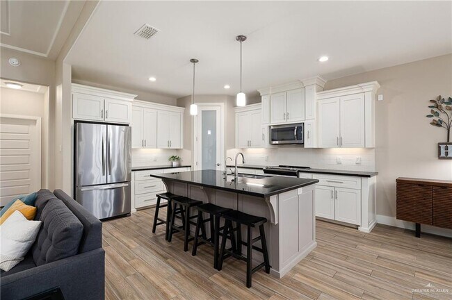 Building Photo - 16 Manchester Dr