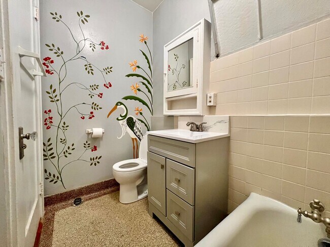 Building Photo - Historic Studio with Murphy Bed, Storage & Prime Alphabet District Location!