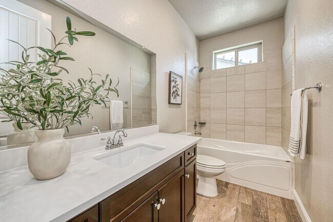 Building Photo - Stunning Granville Home in Copper River Canvas Gated Community!