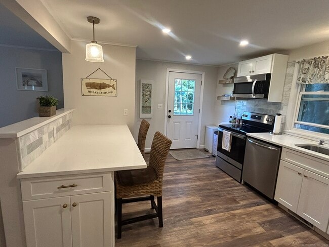 Building Photo - 40 Whedon Ln