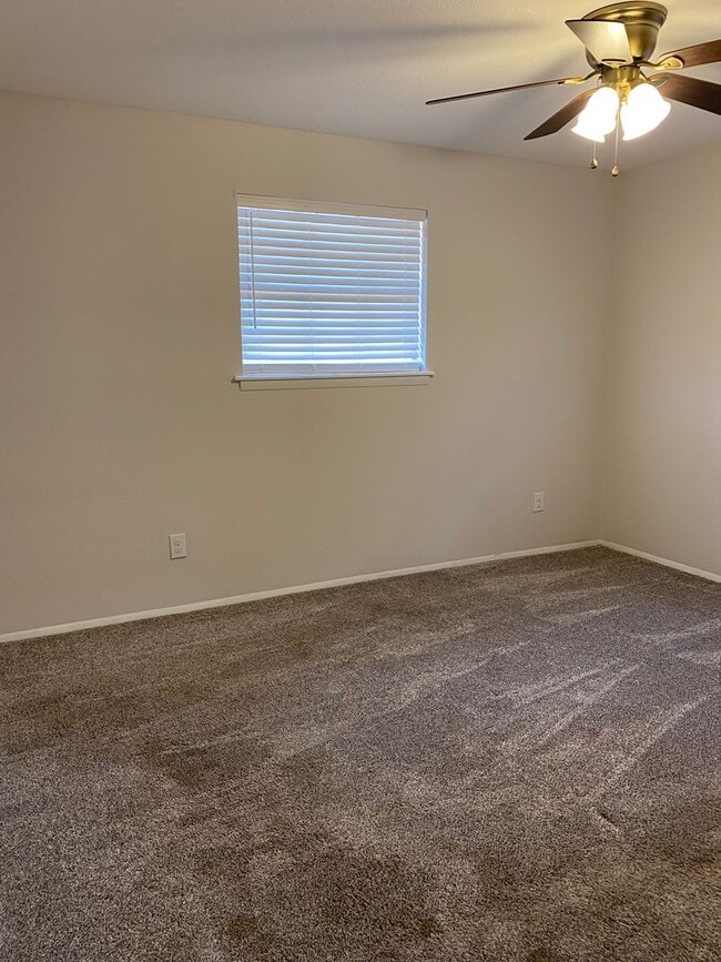 Building Photo - Great Home with lots of updates