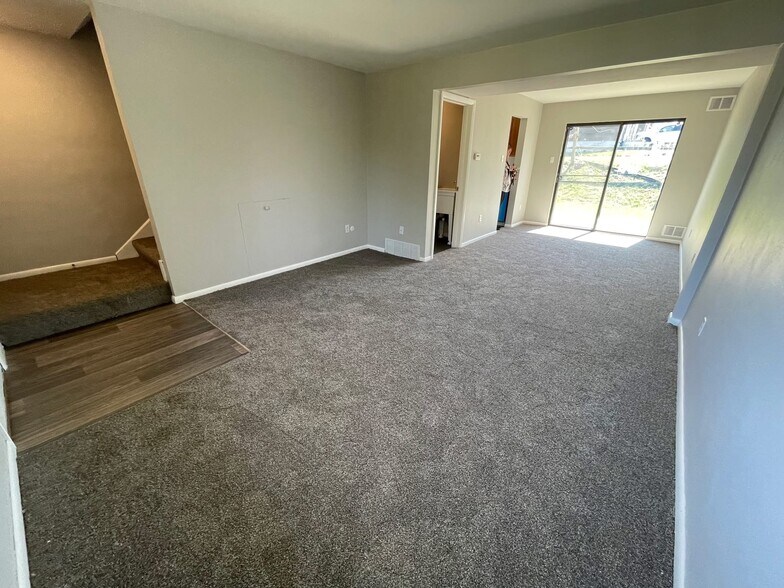 Building Photo - Briarwood Manor