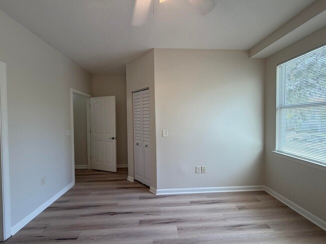 Building Photo - 2052 Alta Meadows Ln
