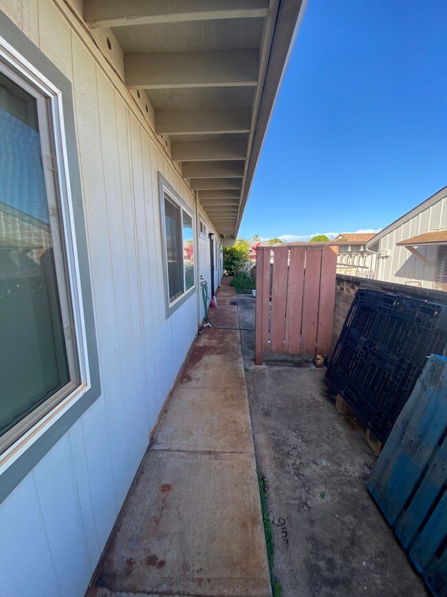 Building Photo - For Rent - 94-498 Hokuili St.