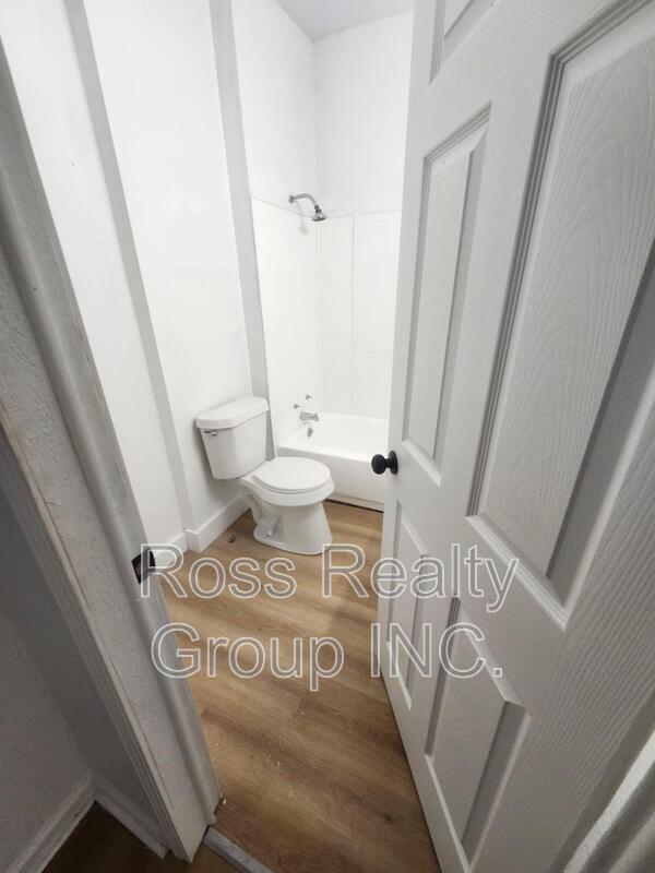 Building Photo - 653 Oswald St