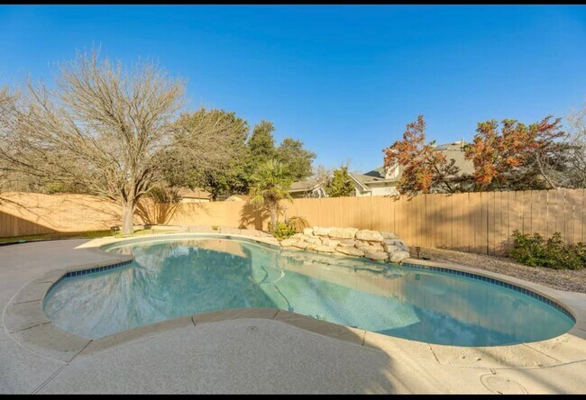 Building Photo - 602 Vogue Cove