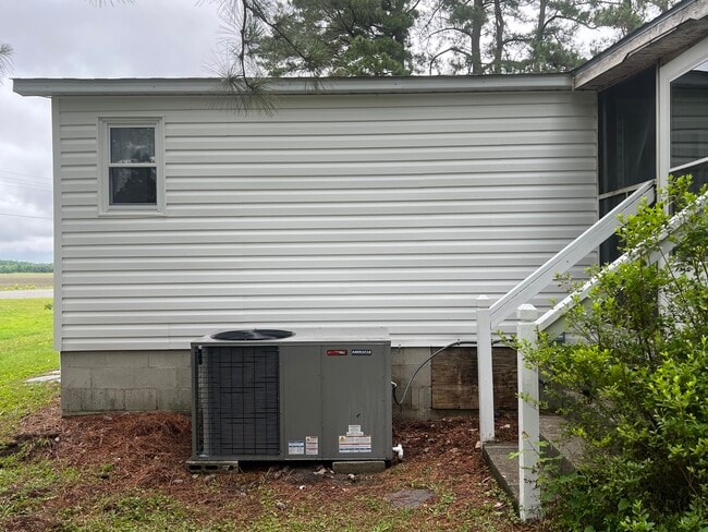 Building Photo - 880 Kellogg Fork Rd