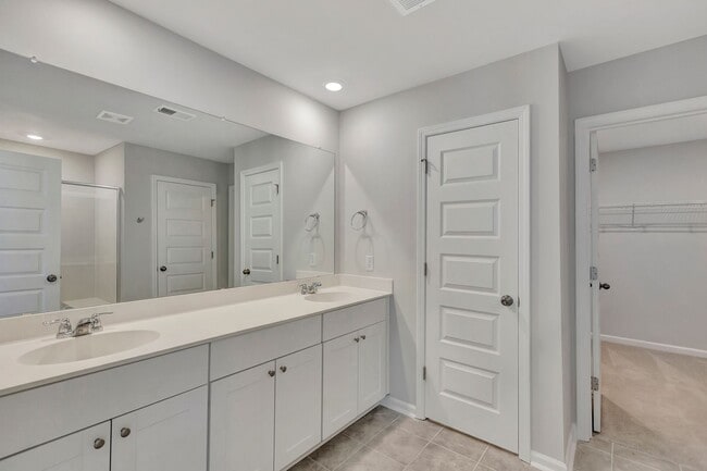 Building Photo - Summers Corner Home