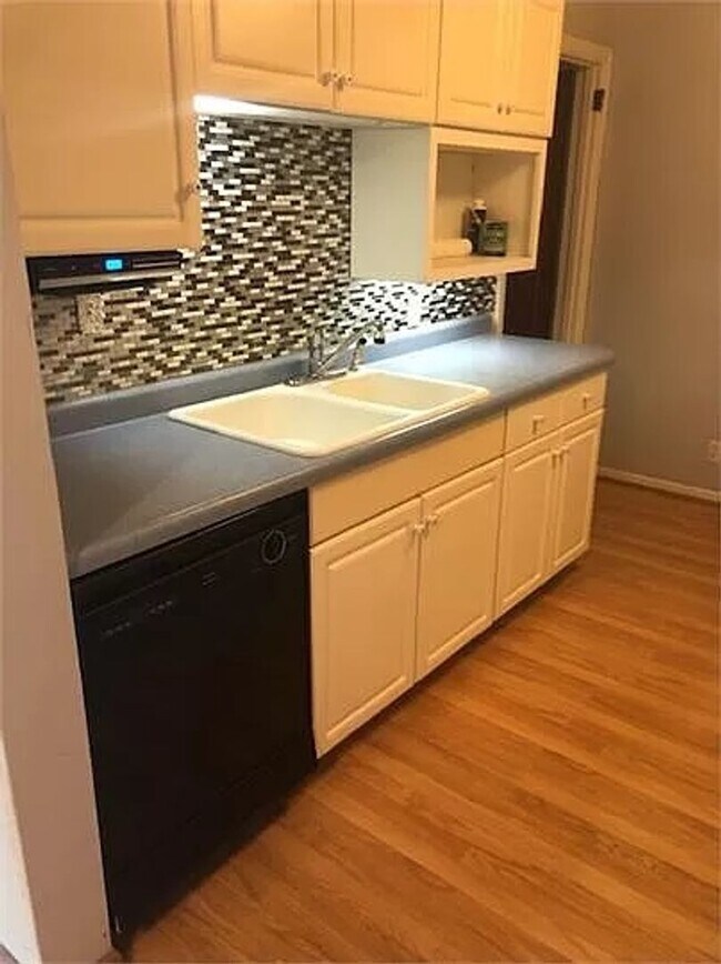 Building Photo - Charming Home in the Heart of St. Louis Park
