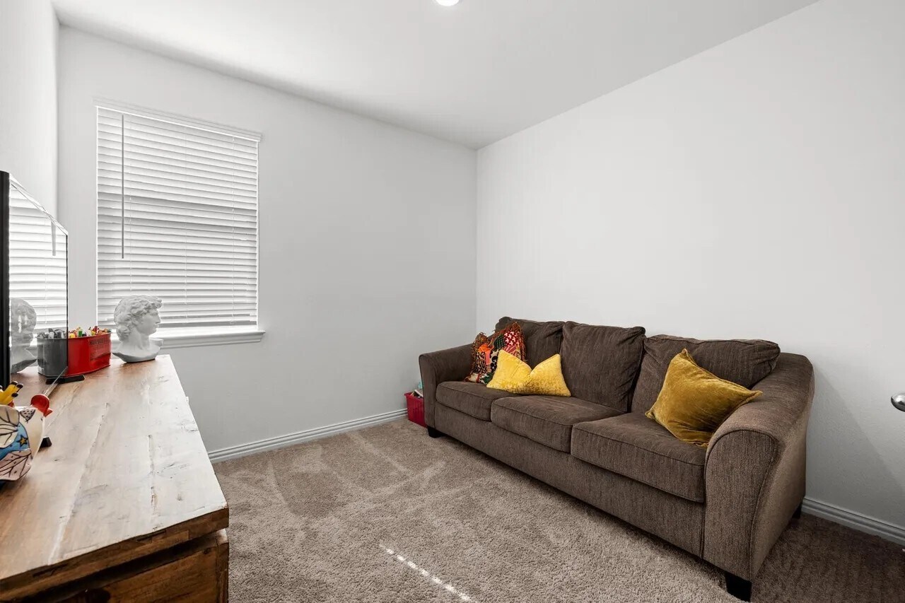 Building Photo - 7101 Crepe Myrtle Ave