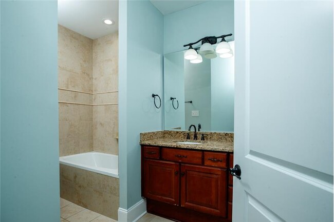 Building Photo - 205 Utopiate Ct