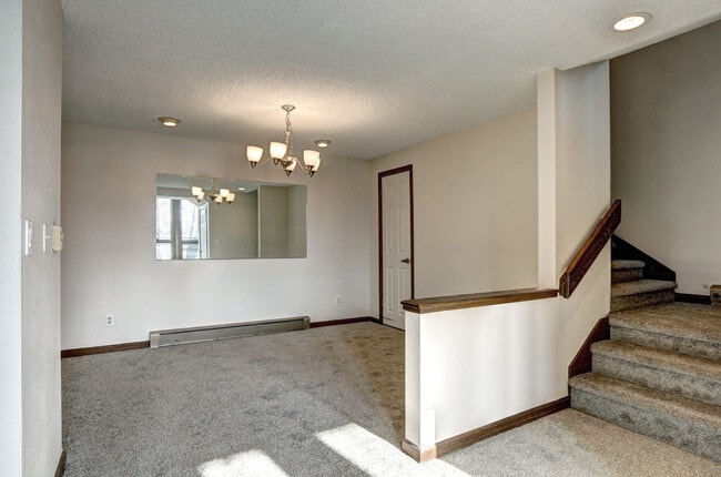 Building Photo - Unique, Rustic, and Spacious Living! Walk ...