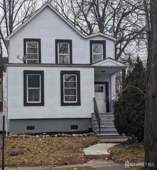 Building Photo - 21 Oak St