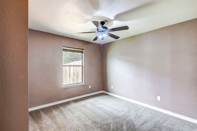 Building Photo - 2405 Coy Dr