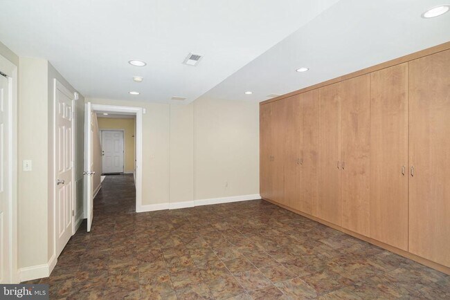 Building Photo - 100 Parker Ave