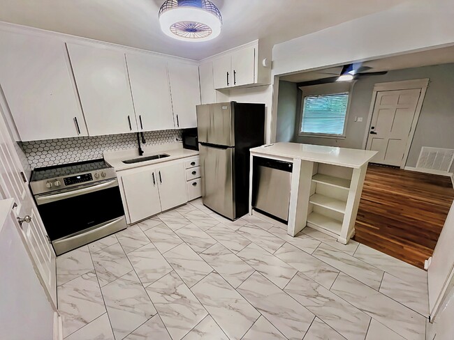 Building Photo - 1337 Charlotte St