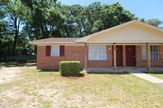 Building Photo - Affordable 2BR Duplex Near UWF — All Tile,...