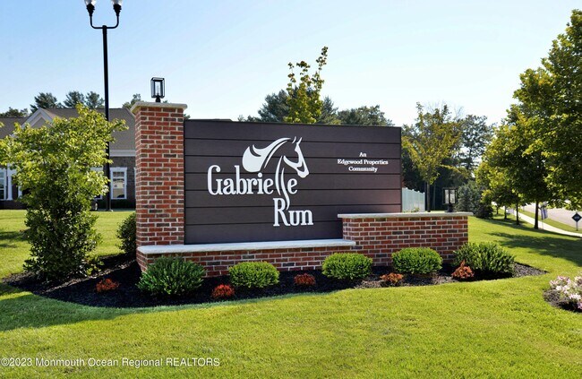 Building Photo - 1907 Stallion Cir E