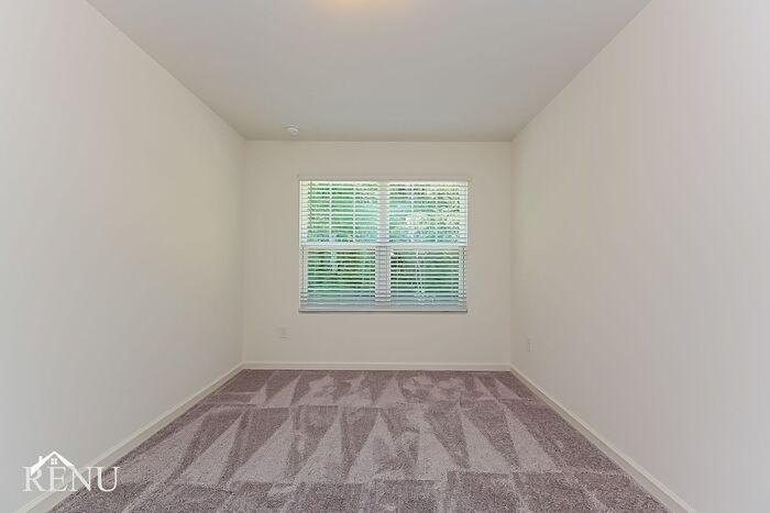 Building Photo - 3106 Calcutta St