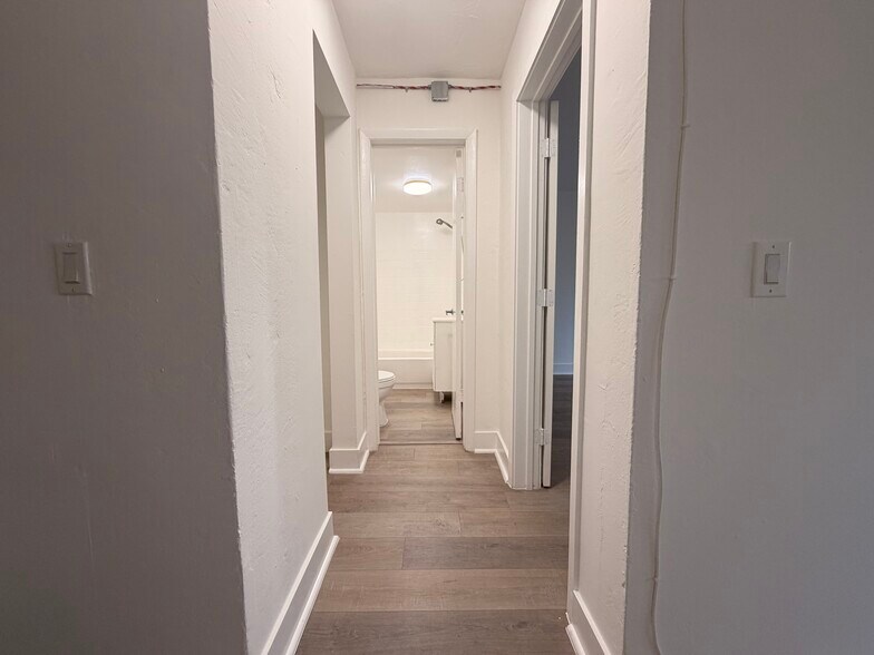 Building Photo - 132 SW 9th St