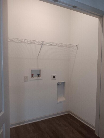 Building Photo - 724 Buddy Ct