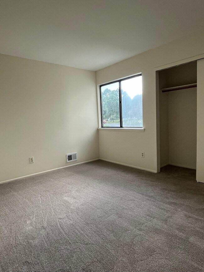 1502 Spruce Hills Dr 1502 Spruce Hills Dr Glen Gardner NJ 08826