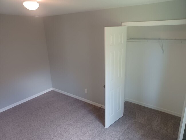 Building Photo - 417 SW 26th Ave