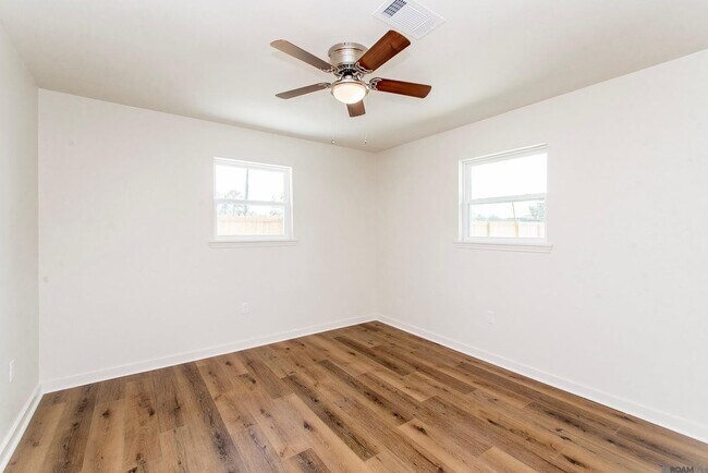 Building Photo - 43053 N Billville Rd