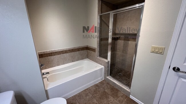 Building Photo - 2 Bedrooms, 2 Baths