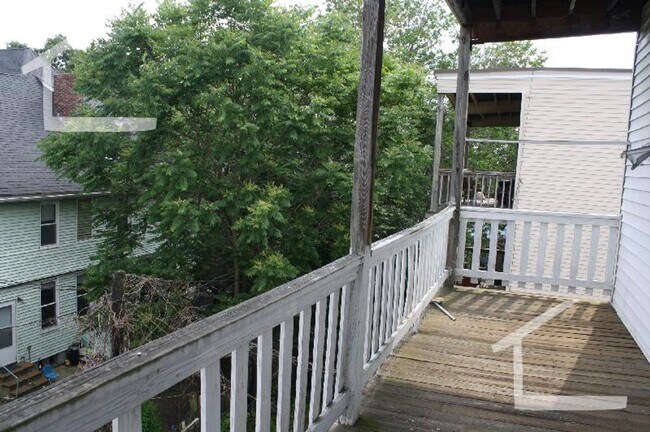 Building Photo - No Brokers Fee, Pets Friendly, Eat-in Kitchen, Big Bedrooms, Laundry on a Site