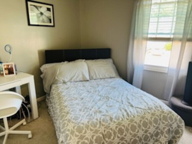 Building Photo - Charming 3-Bedroom Townhome in Hampton, VA ?