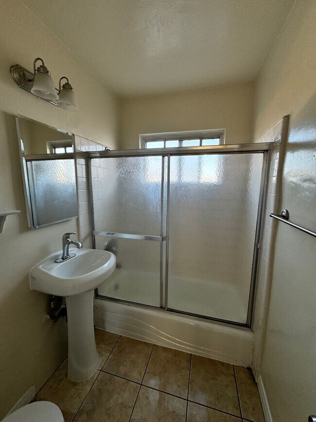 Building Photo - 1 BDRM, 1 Bath with Parking Space