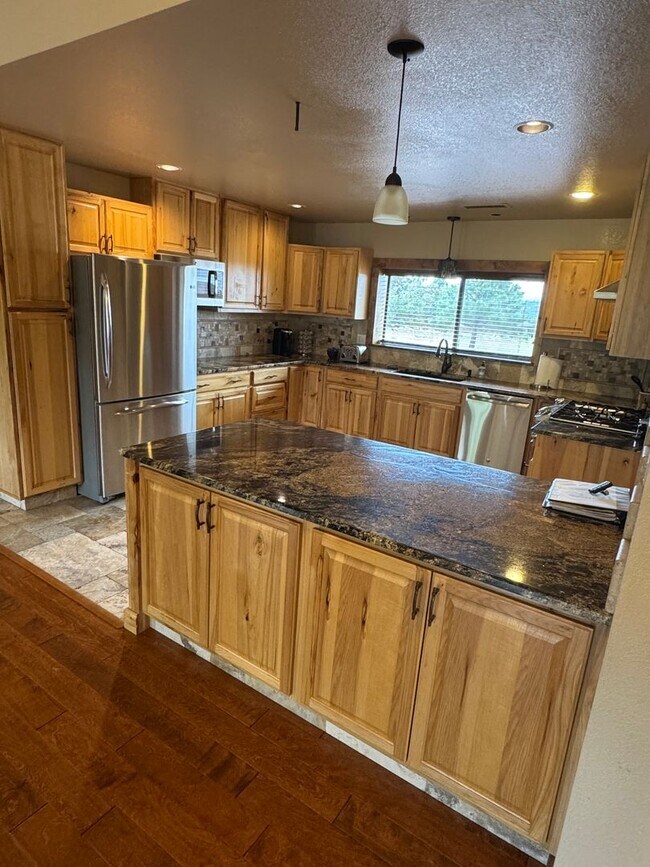 Building Photo - 3 Bed 2 Bath- Flagstaff