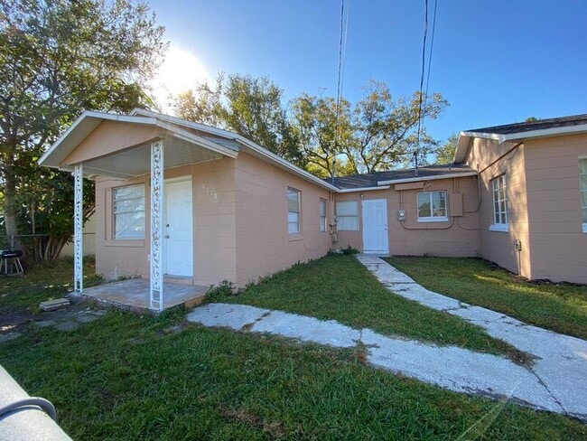 Primary Photo - 4246 Minoso St